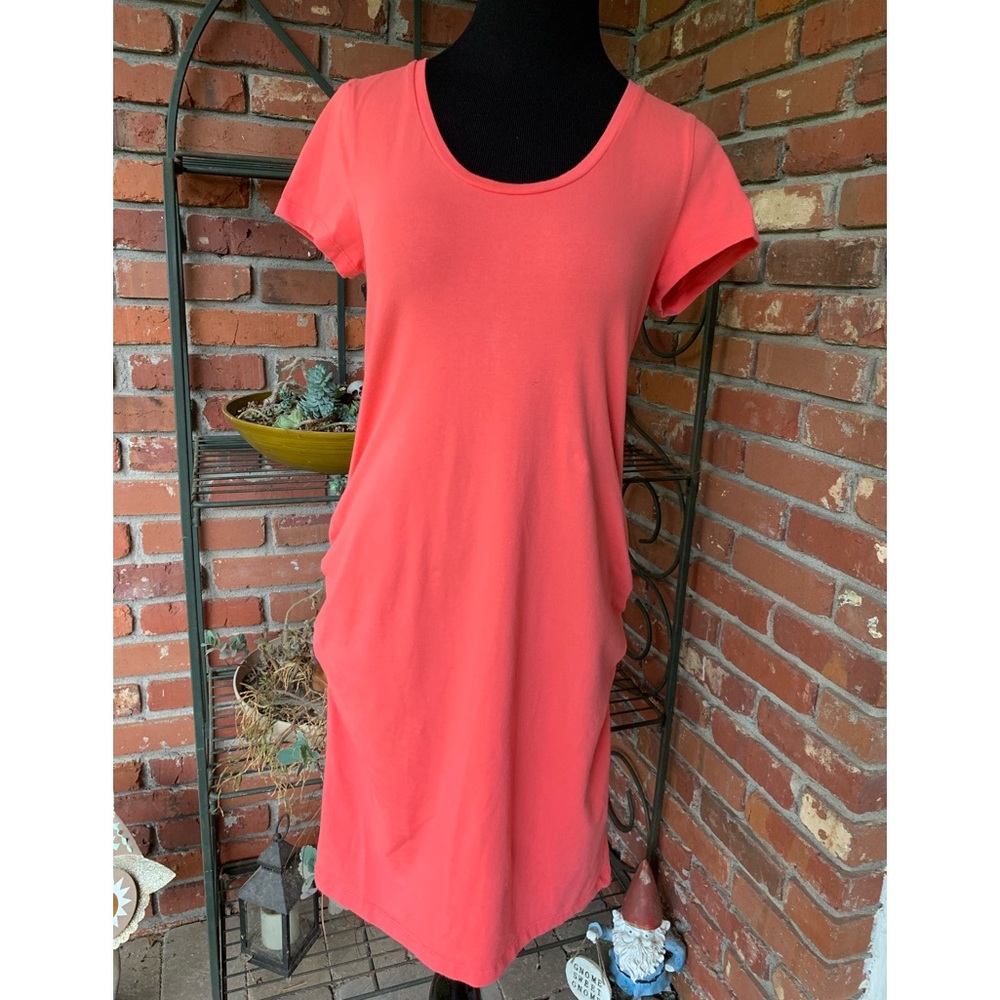 Old Navy Maternity Dress (Medium)